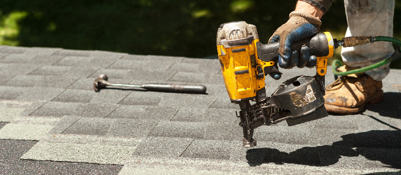 Roofer in Statesville, North Carolina